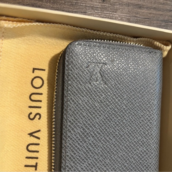 Louis Vuitton Grey Pebbled Taiga Leather Mini Card Holder Zippy Wallet LIKE NEW - Picture 2 of 9